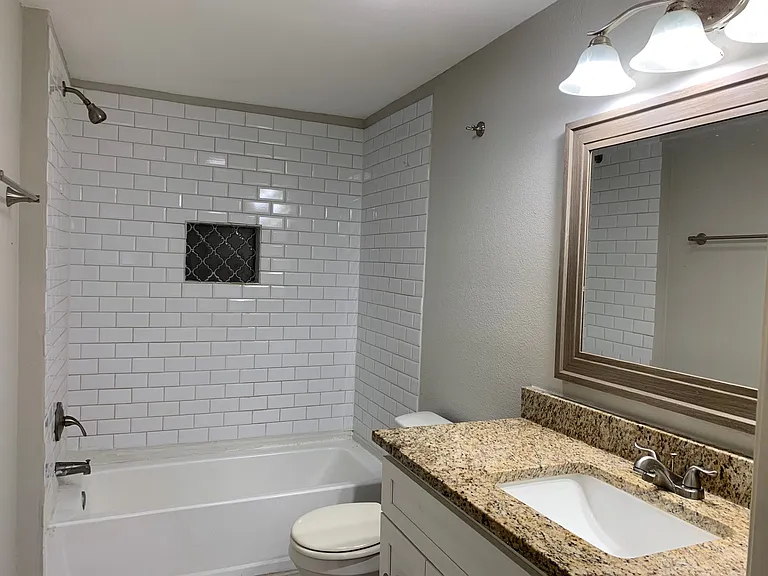 1107 Oxford St #STREET; — Photo 14