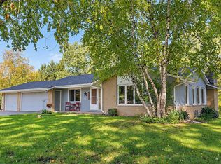 670 Hillcrest DRIVE, Waukesha, WI 53186
