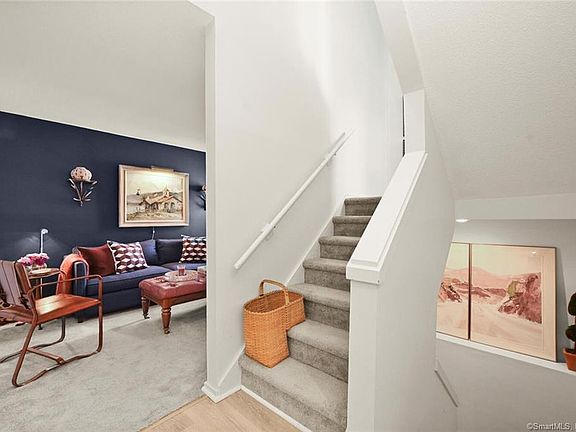 2nd image of 11 Boxwood Ct