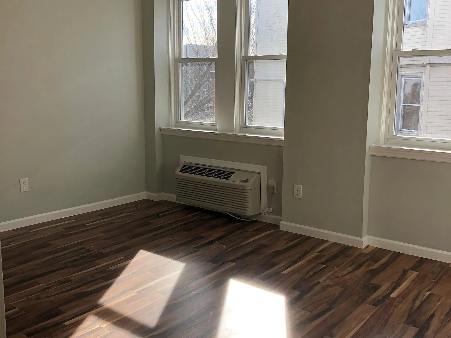 Studio, 500 sqft, $1,425 — Photo 3