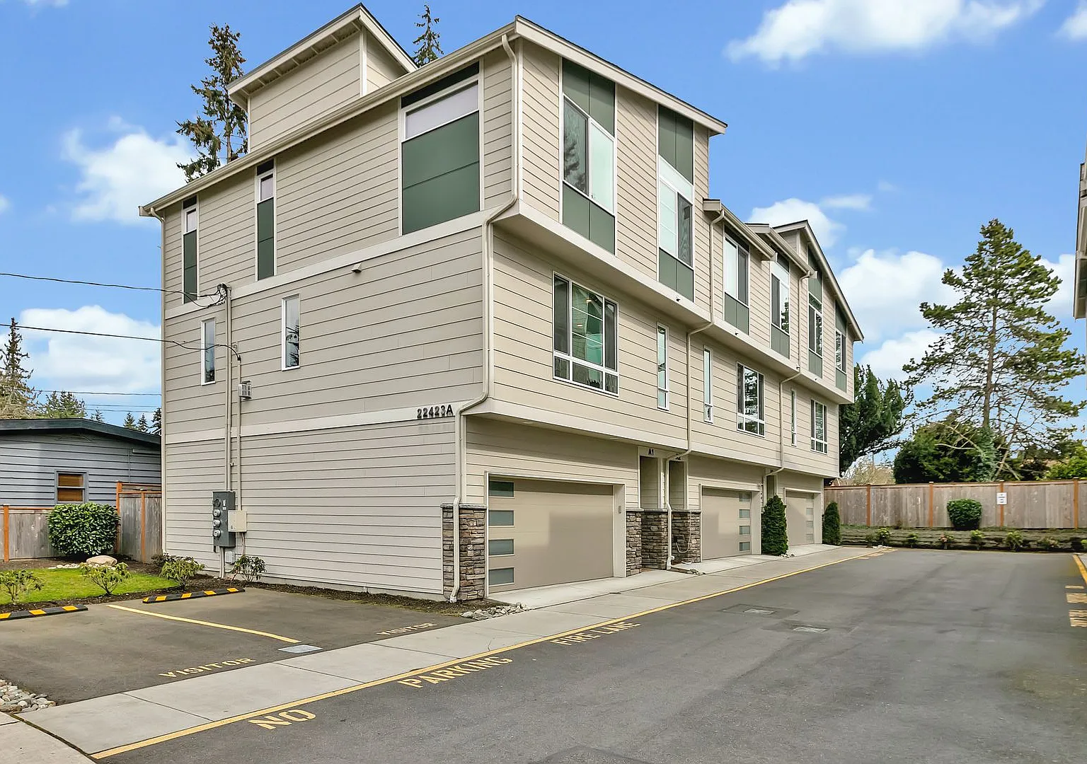 3bed/2.5 Bath Modern Comfort Meets Elegant Design — Photo 2