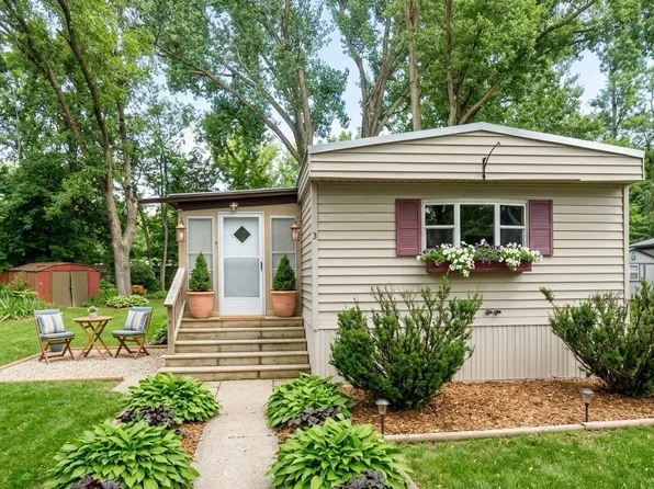 7811 N 101st Plz, Omaha, NE 68122