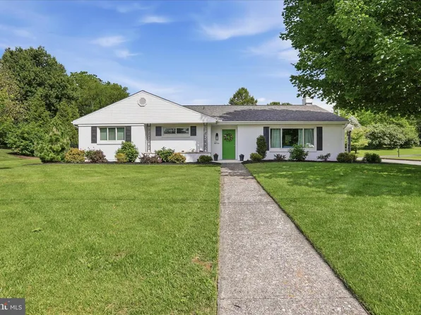 277 Apple Dr, Greencastle, PA 17225