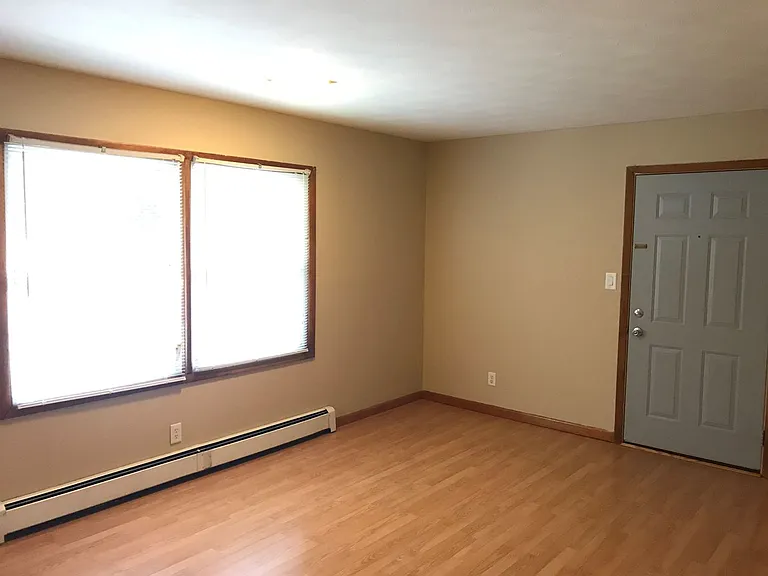 622 W Clark St — Photo 5