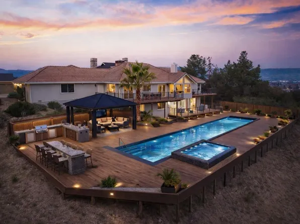 1501 Welburn Ave, Gilroy, CA 95020