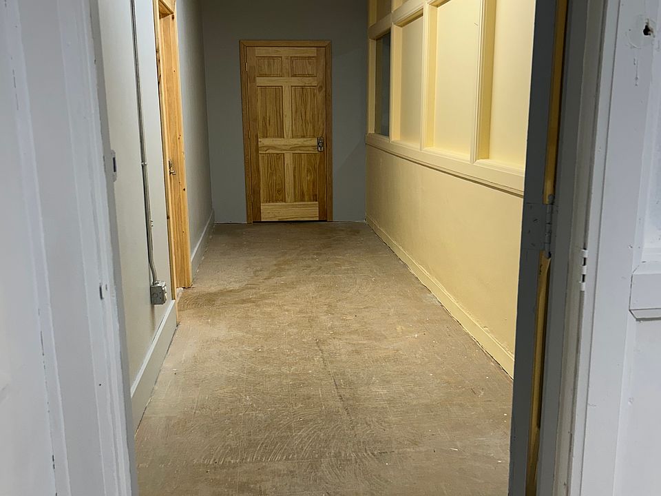 The hallway leading to the apartment