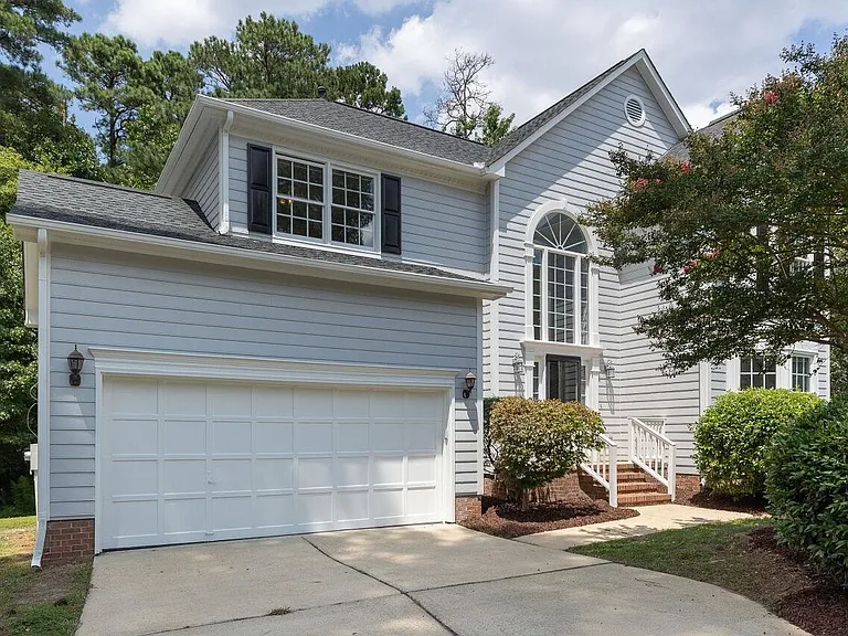 219 Covington Square Dr — Photo 2