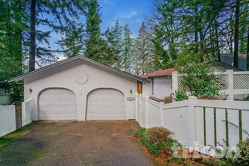1581 Woodland Ter Photo 1