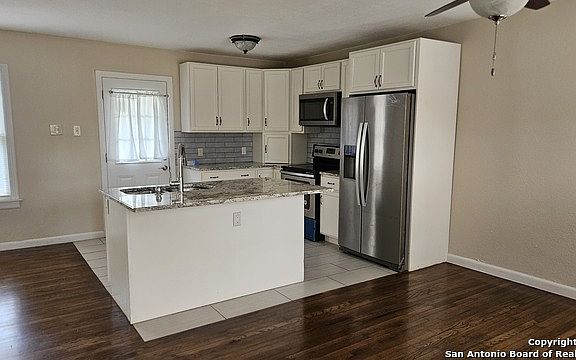 5th image of 1726 Basse Rd