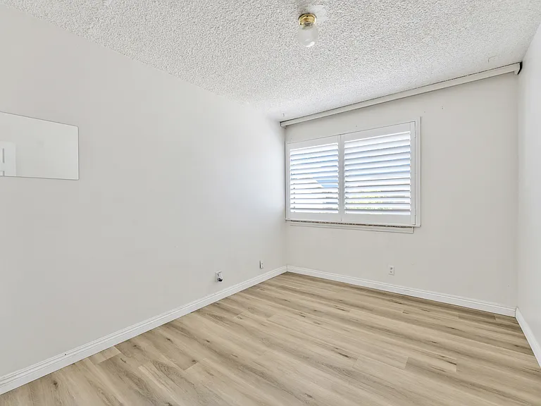 802 1/2 Silver Fir Rd — Photo 11