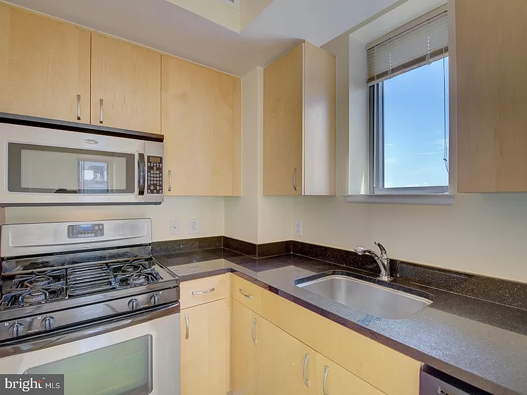 475 K St NW #1224 — Photo 16