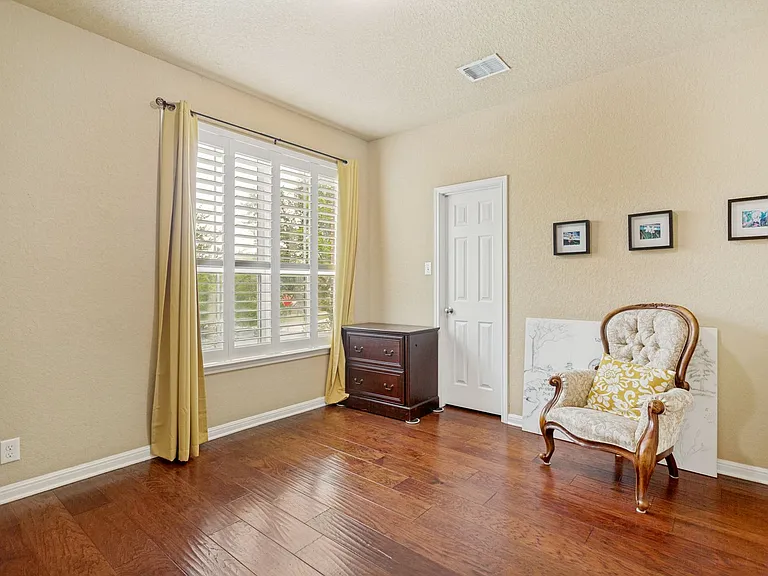 10539 Alcantara — Photo 14