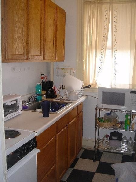 2nd image of 6 Webley St #2S