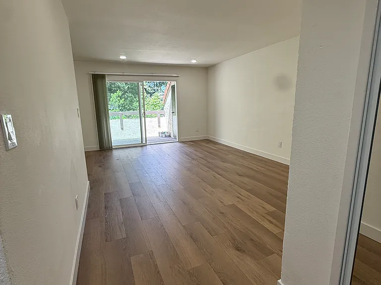 285 Tradewinds Dr #6 — Photo 5