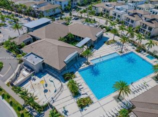 8201 NW 41st St #D-201, Doral, FL 33166