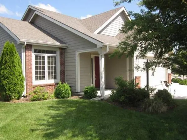 4764 Larkspur Cir, Lawrence, KS 66047