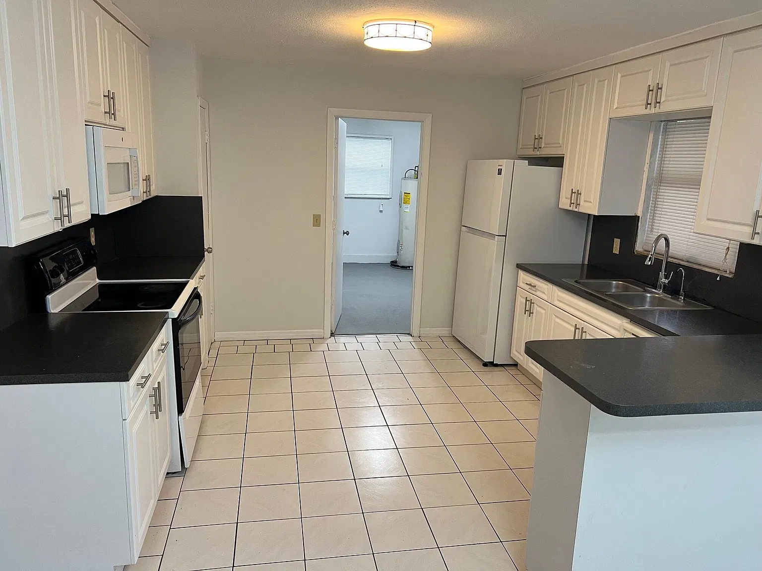 3 bed, 1400 sqft, $1,950 — Photo 2