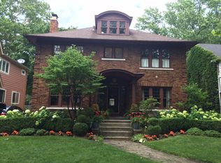 26028 Pembroke Rd, Huntington Woods, MI 48070