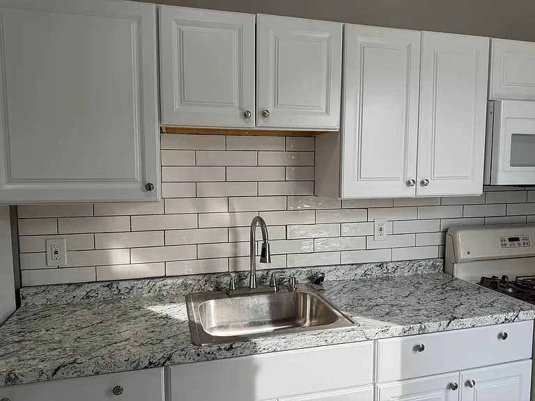 126 S 5th St #4 — Photo 10