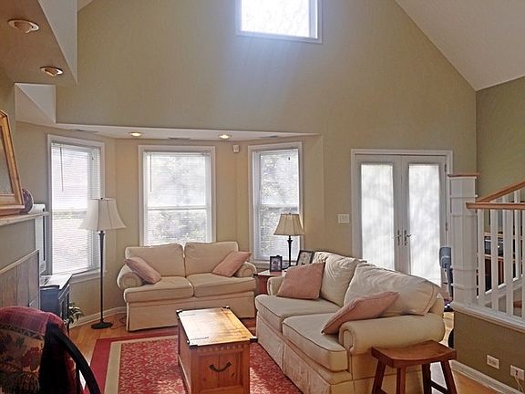 2nd image of 3221 N Southport Ave #2