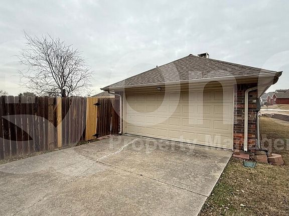 2nd image of 1001 Mateo Cir