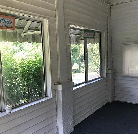3rd image of 521 Catherine St