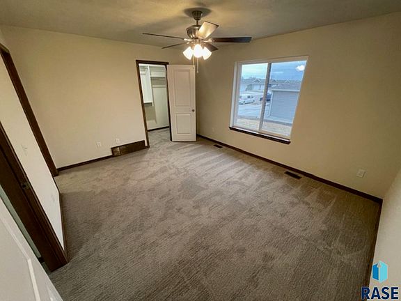 5th image of 9603 W Tunis Dr