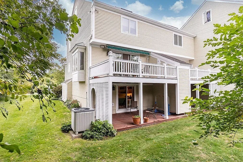 3 bed, 2.5 bath, 2123 sqft, $3,800 — Photo 3