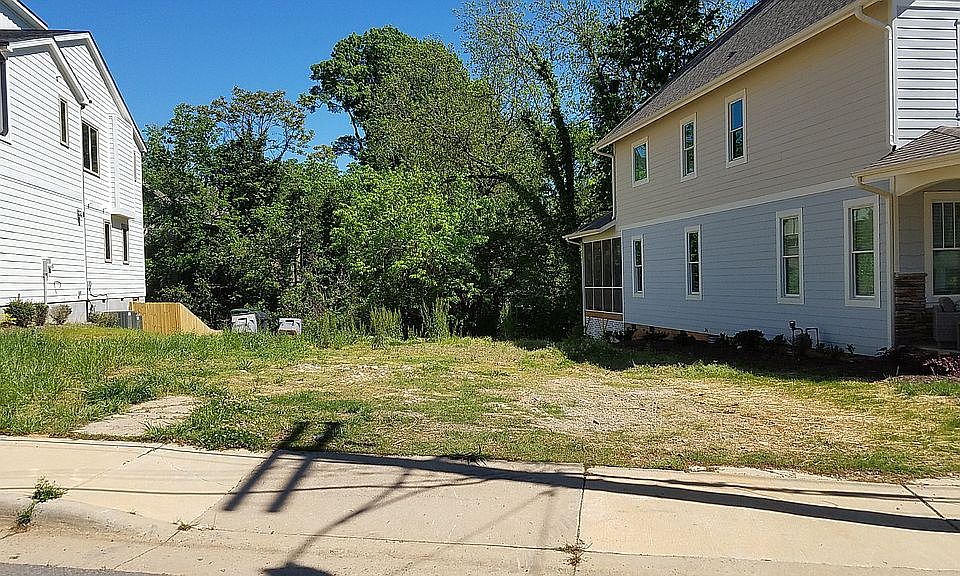 1st image of 409 Eli St