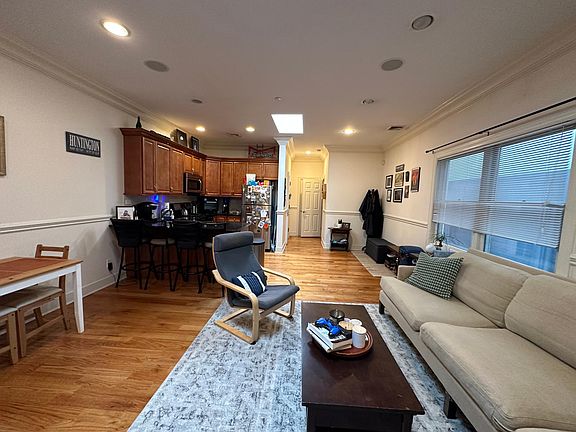 3rd image of 17 Green St Ste 2B