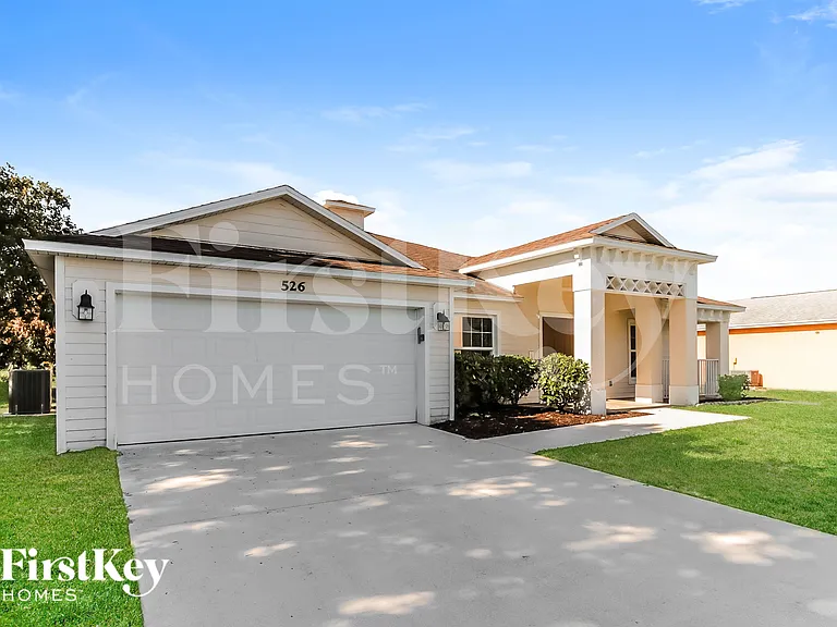526 SW Dahled Ave — Photo 2