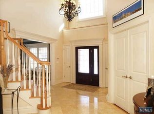 13 Hoiem Ct, River Dale, NJ 07675