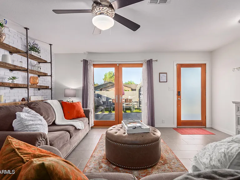 3141 E Sierra St — Photo 11