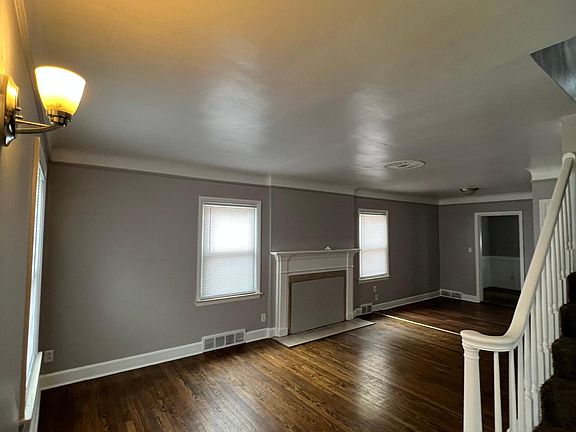 2nd image of 16824 Birwood St