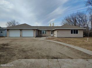 1518 S Front St, Crookston, MN 56716