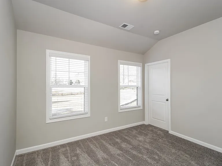 819 Calvin Park Dr — Photo 10