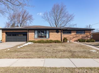 1164 W 6th Ave, Oshkosh, WI 54902