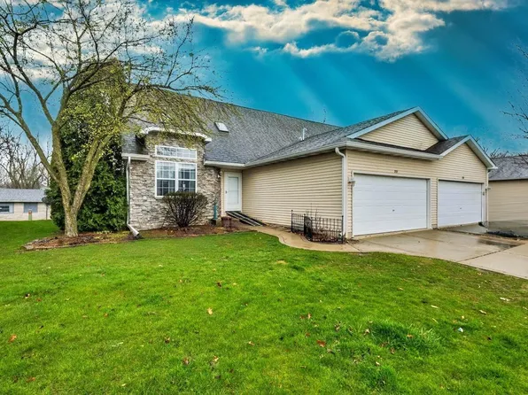 201 Fieldstone Dr, Porter, IN 46304