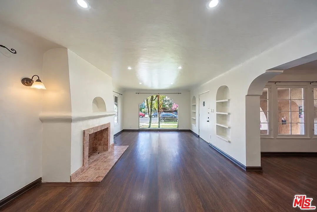 3 bed, 2.0 bath, 1800 sqft, $5,900 — Photo 3