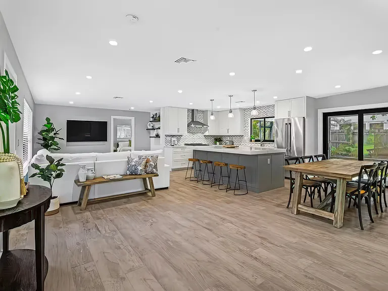 19218 W Indies Cir — Photo 15