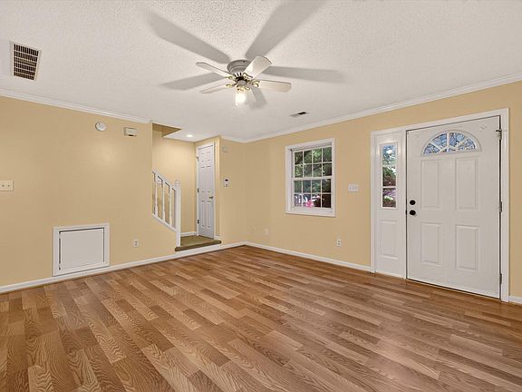 4th image of 3381 S Oaklawn Cir