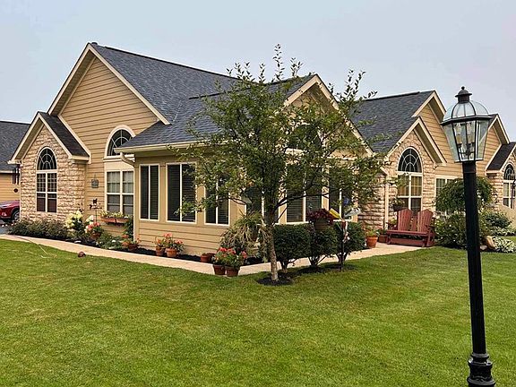 3rd image of 124 Amberside Dr
