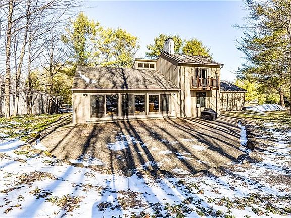 3rd image of 8047 Summerview Dr