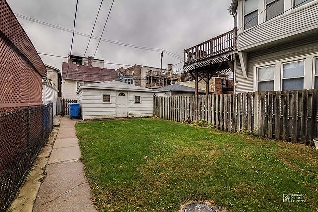 2nd image of 1741 W Roscoe St
