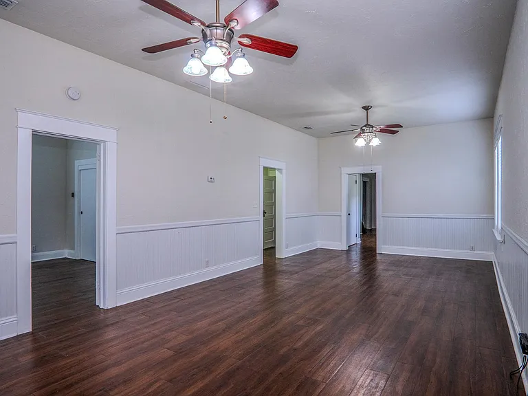 2413 Marconi St — Photo 23