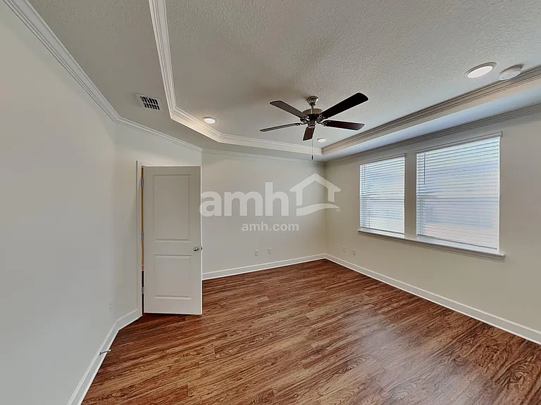 11458 Bay Hill Cir — Photo 13
