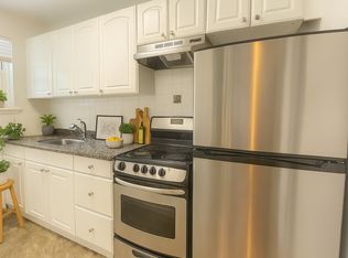 135 MacLaren, Ottawa, ON K2P 0K8