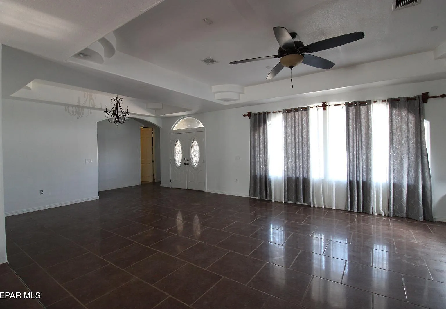 4 bed, 2.0 bath, 2317 sqft, $2,100 — Photo 2