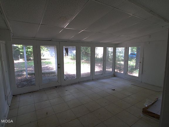 5th image of 319 Clairmont Dr