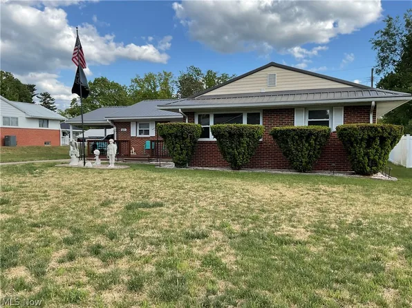 800 Boso Ave, Ravenswood, WV 26164